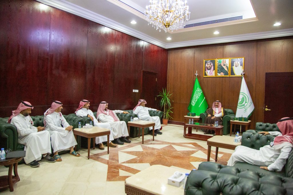 زيارة مؤسسة الملك عبدالله بن عبدالعزيز لوالديه للإسكان التنموي لمحافظ القريات