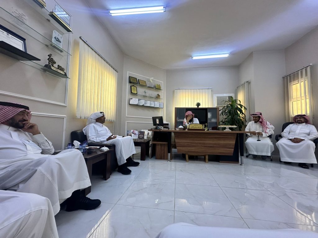 زيارة مؤسسة الملك عبدالله بن عبدالعزيز لوالديه للإسكان التنموي لجمعية البر بالجوف